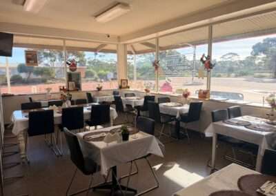 Casual dining restaurant with takeaway